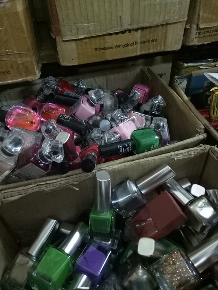 sơn móng tay kém chất lượng